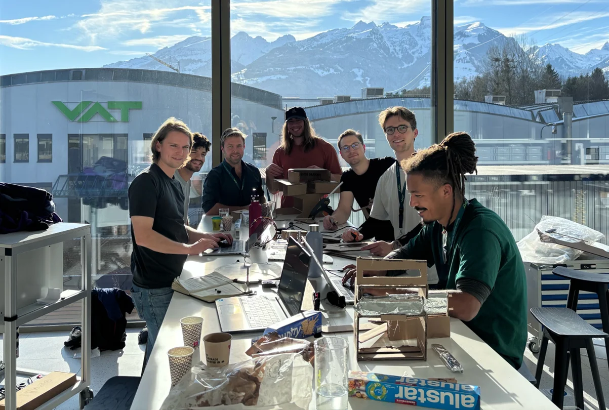 Students collaborating in the ETH Exploration Lab